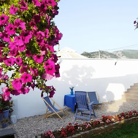 Ema Villa *